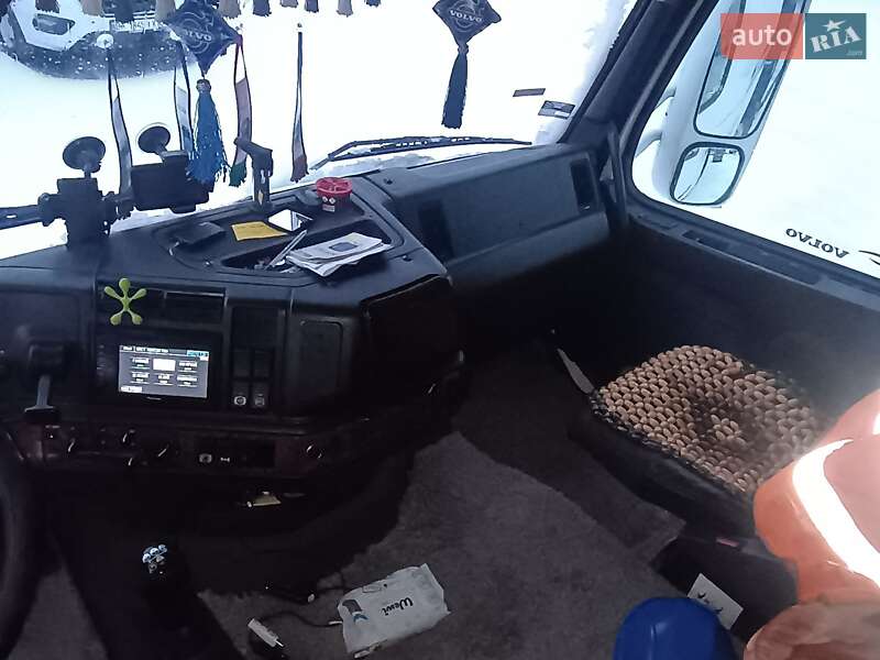 Тягач Volvo FH 12 2002 в Млинове