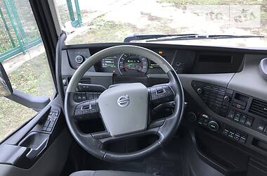 Контейнеровоз Volvo FH 13 2015 в Залещиках