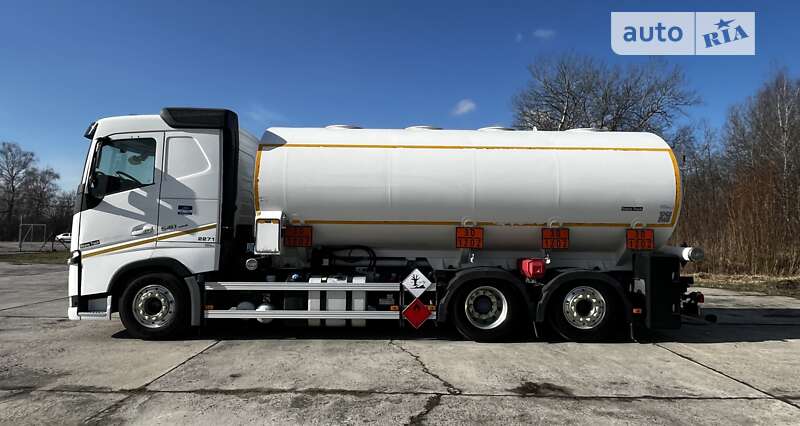 Бензовоз Volvo FH 13 2017 в Львові