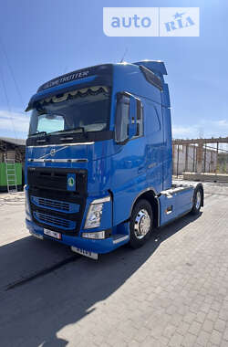 Тягач Volvo FH 13 2015 в Тячеве