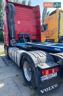 Контейнеровоз Volvo FH 13 2012 в 