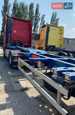 Контейнеровоз Volvo FH 13 2012 в 