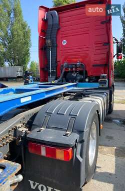 Контейнеровоз Volvo FH 13 2012 в 
