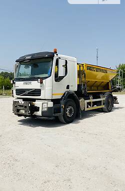 Піскорозкидальна машина Volvo FL 250 2010 в Тернополі