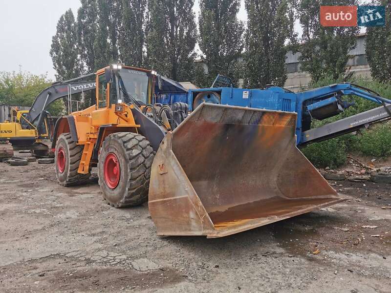 Фронтальный погрузчик Volvo L 180 2008 в Киеве