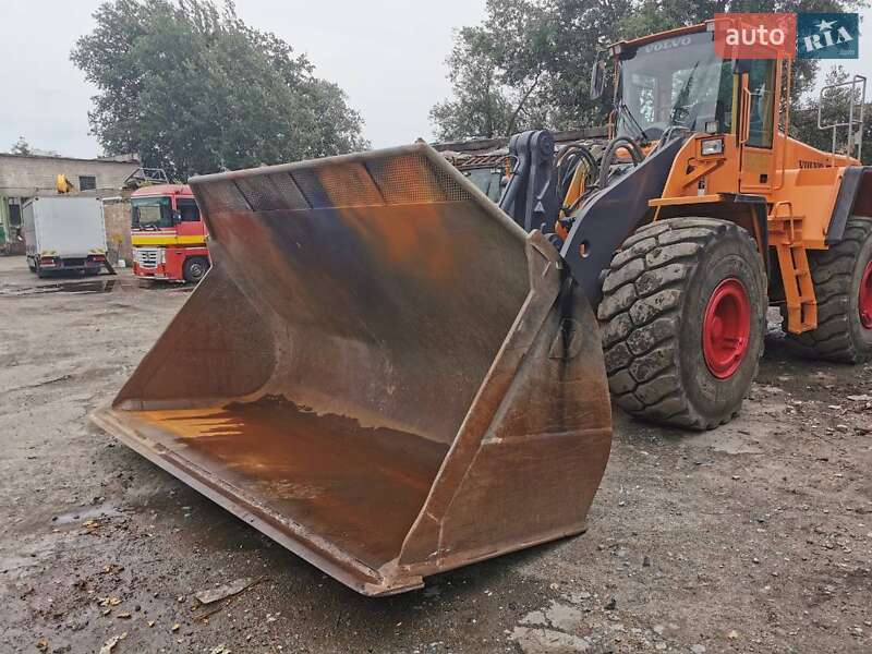 Фронтальный погрузчик Volvo L 180 2008 в Киеве