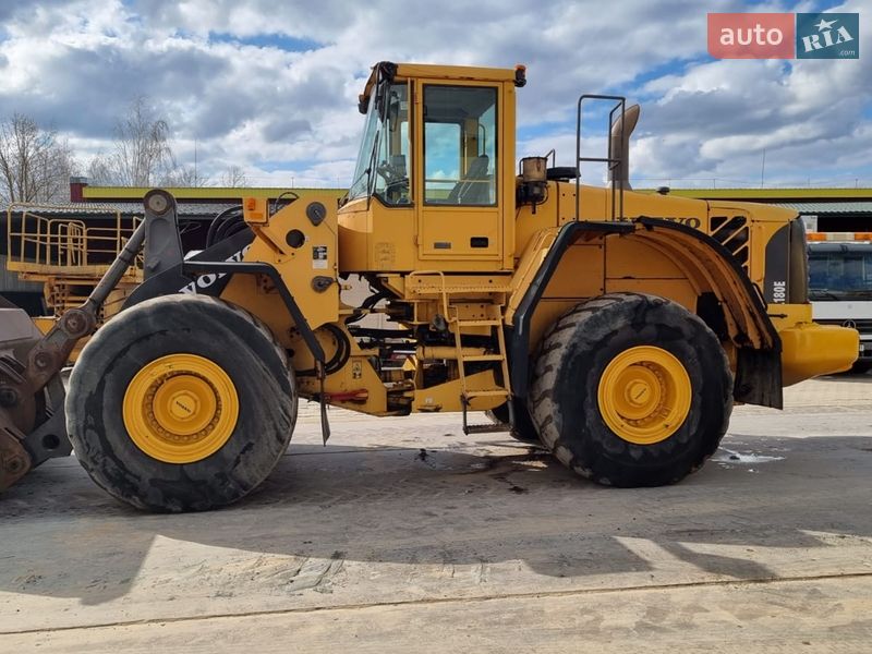 Фронтальні навантажувачі Volvo L 180 2006 в Одесі