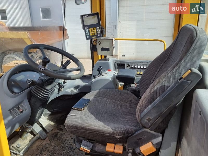 Фронтальні навантажувачі Volvo L 180 2006 в Одесі