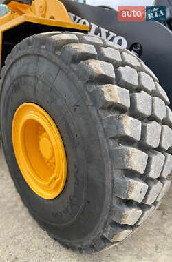 Фронтальный погрузчик Volvo L 220G 1998 в 