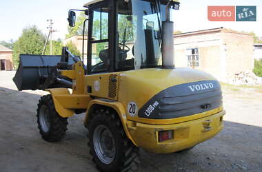 Фронтальный погрузчик Volvo L30B 2002 в 