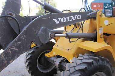 Фронтальні навантажувачі Volvo L30B 2002 в  фото 3 Фронтальні навантажувачі Volvo L30B 2002 в