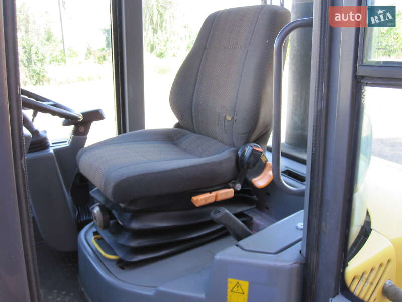 Фронтальні навантажувачі Volvo L30B 2002 в Вінниці