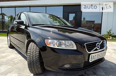 Седан Volvo S40 2011 в Тячеве