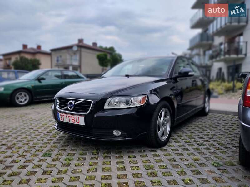 Седан Volvo S40 2012 в Терновке