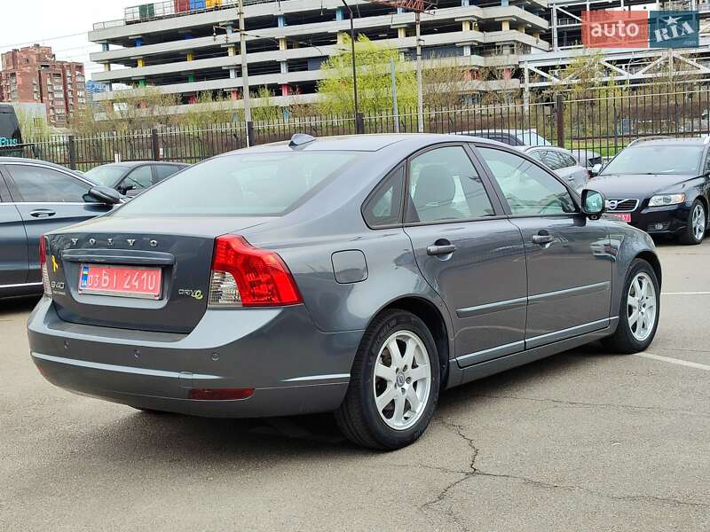 Седан Volvo S40 2011 в Киеве