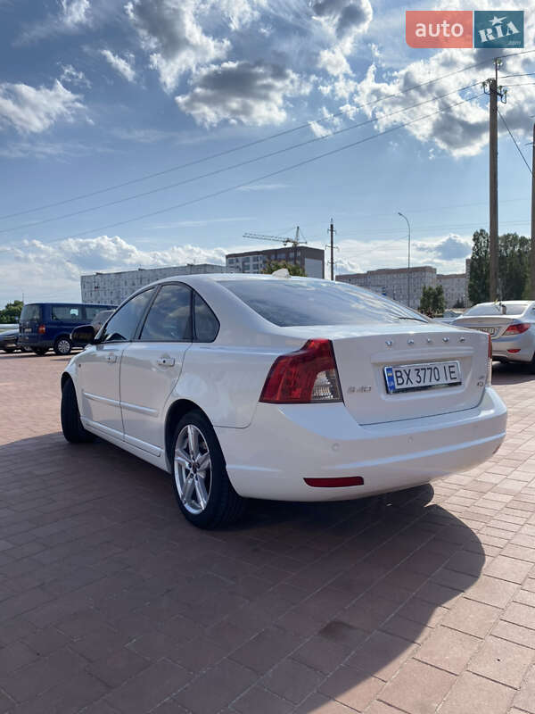 Седан Volvo S40 2009 в Нетешине