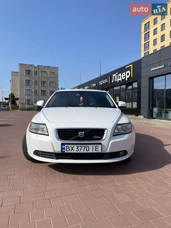 Седан Volvo S40 2009 в Нетешине