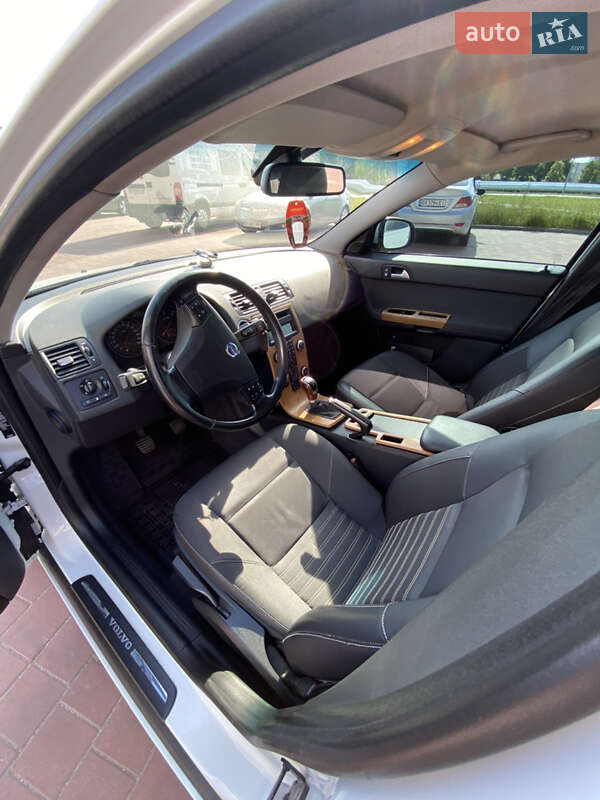 Седан Volvo S40 2009 в Нетешине