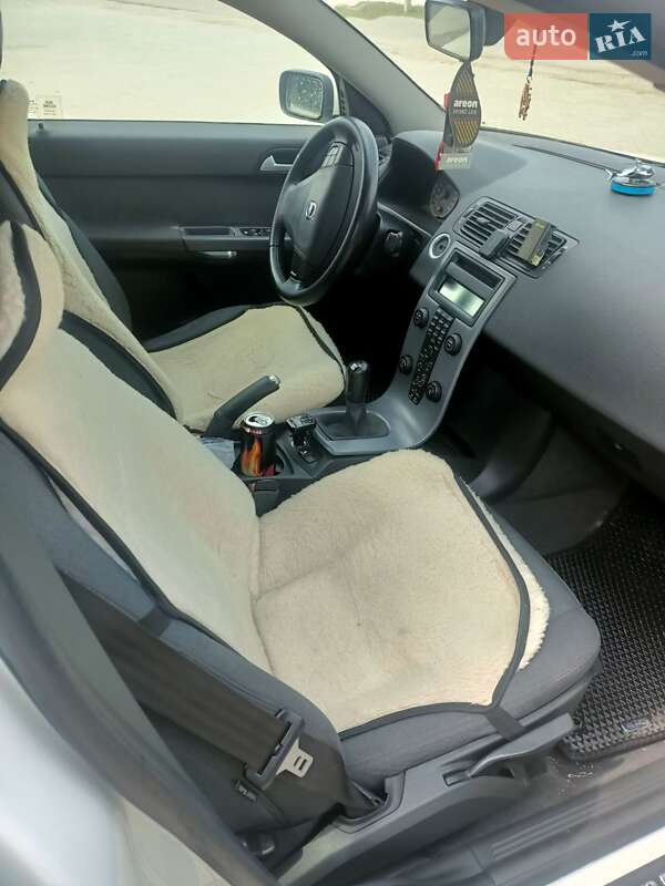 Седан Volvo S40 2005 в Хоросткове