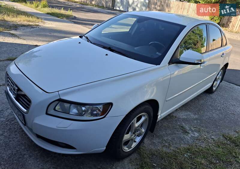 Седан Volvo S40 2012 в Вараше