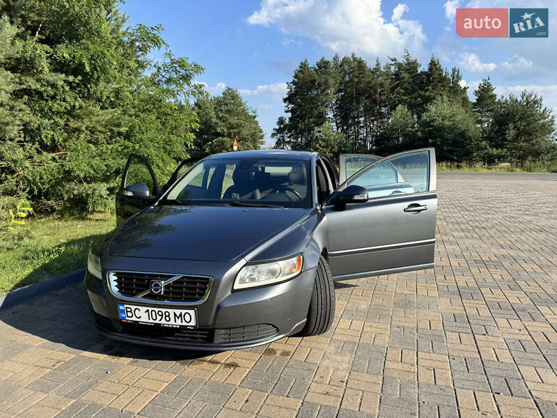 Седан Volvo S40 2010 в Судовой Вишне