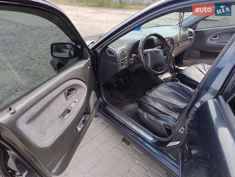 Седан Volvo S40 2000 в Вараші
