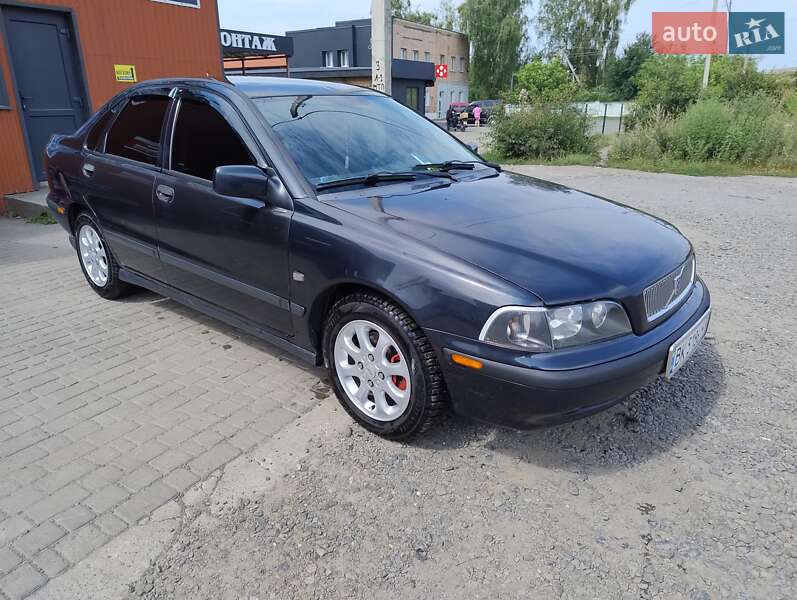 Седан Volvo S40 2000 в Вараші