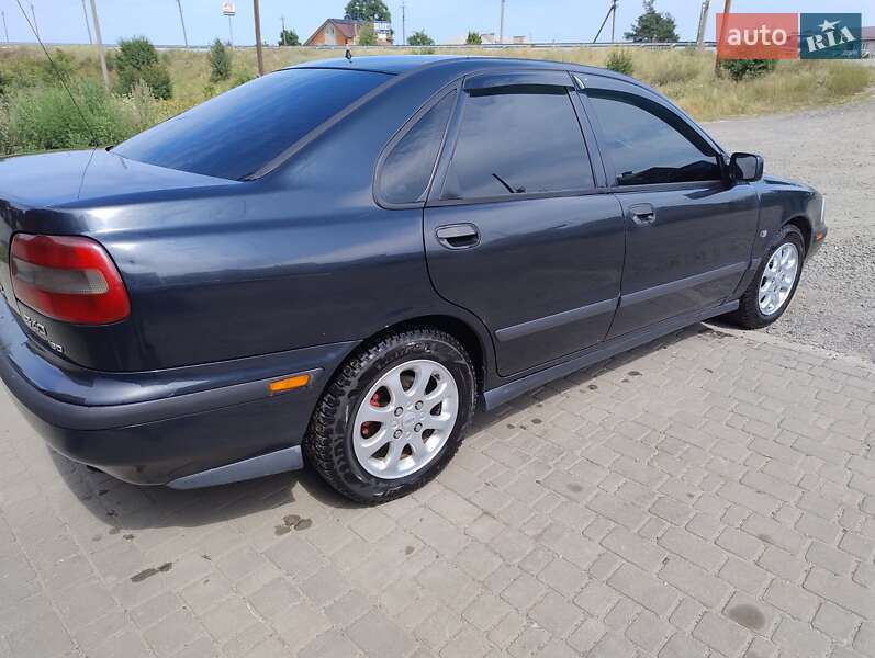 Седан Volvo S40 2000 в Вараші