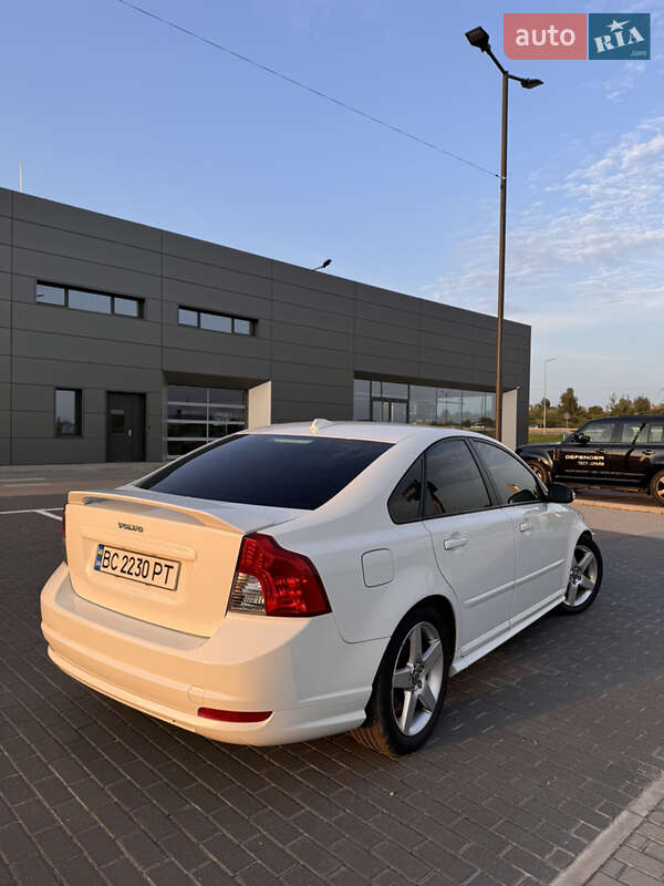 Седан Volvo S40 2008 в Львові
