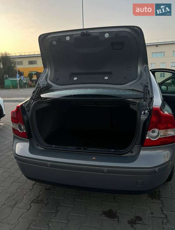 Седан Volvo S40 2006 в Киеве