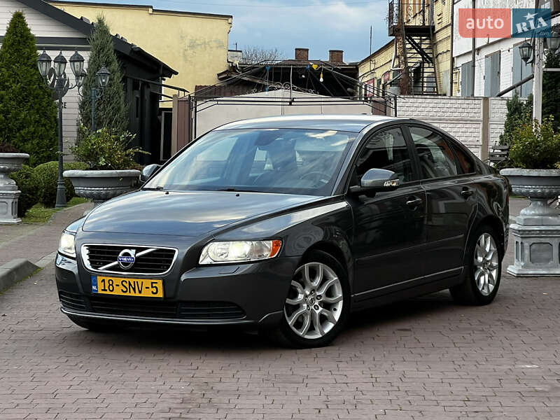 Седан Volvo S40 2011 в  фото Седан Volvo S40 2011 в
