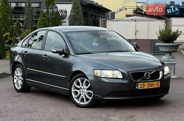 Седан Volvo S40 2011 в  фото 20 Седан Volvo S40 2011 в