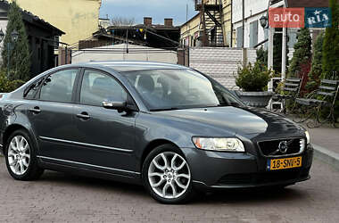 Седан Volvo S40 2011 в  фото 22 Седан Volvo S40 2011 в