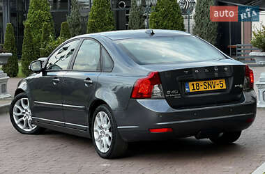 Седан Volvo S40 2011 в  фото 36 Седан Volvo S40 2011 в