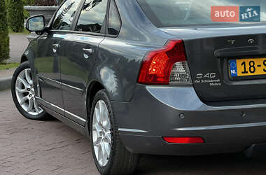 Седан Volvo S40 2011 в  фото 41 Седан Volvo S40 2011 в