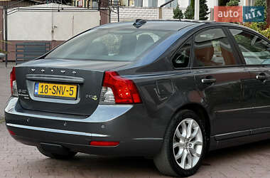 Седан Volvo S40 2011 в  фото 51 Седан Volvo S40 2011 в