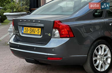 Седан Volvo S40 2011 в  фото 53 Седан Volvo S40 2011 в