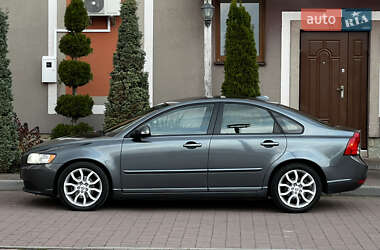 Седан Volvo S40 2011 в  фото 70 Седан Volvo S40 2011 в