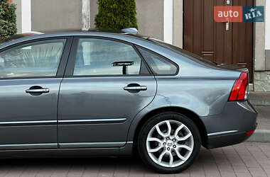 Седан Volvo S40 2011 в  фото 72 Седан Volvo S40 2011 в