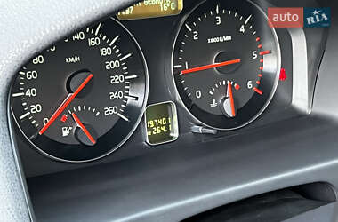 Седан Volvo S40 2011 в  фото 85 Седан Volvo S40 2011 в