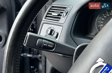 Седан Volvo S40 2011 в  фото 86 Седан Volvo S40 2011 в