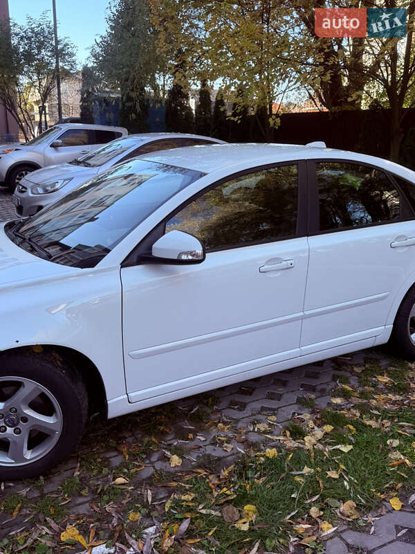 Седан Volvo S40 2012 в Киеве фото 10 Седан Volvo S40 2012 в Киеве