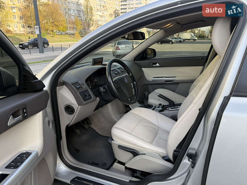 Седан Volvo S40 2012 в Днепре