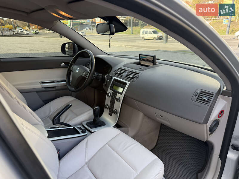 Седан Volvo S40 2012 в Днепре