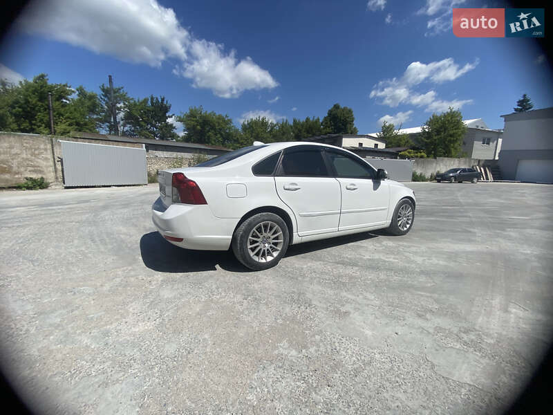 Седан Volvo S40 2011 в Тернополе