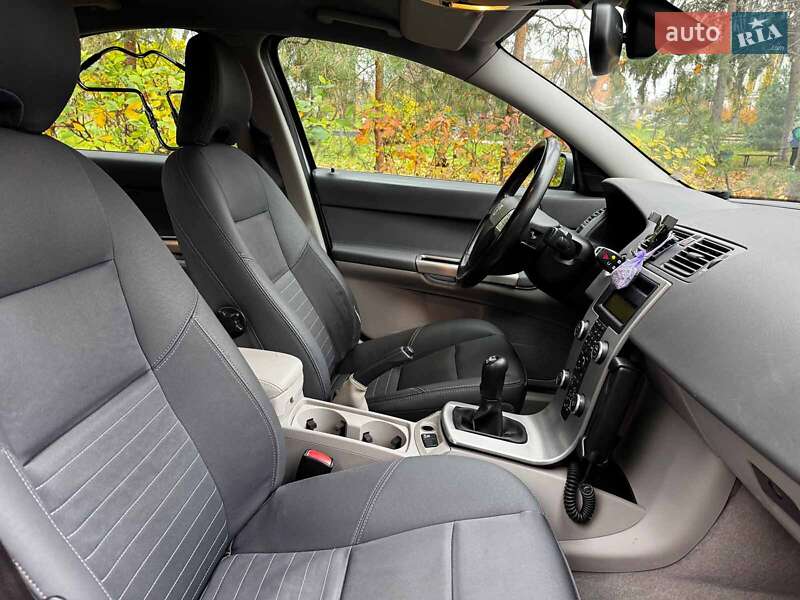 Седан Volvo S40 2005 в Киеве