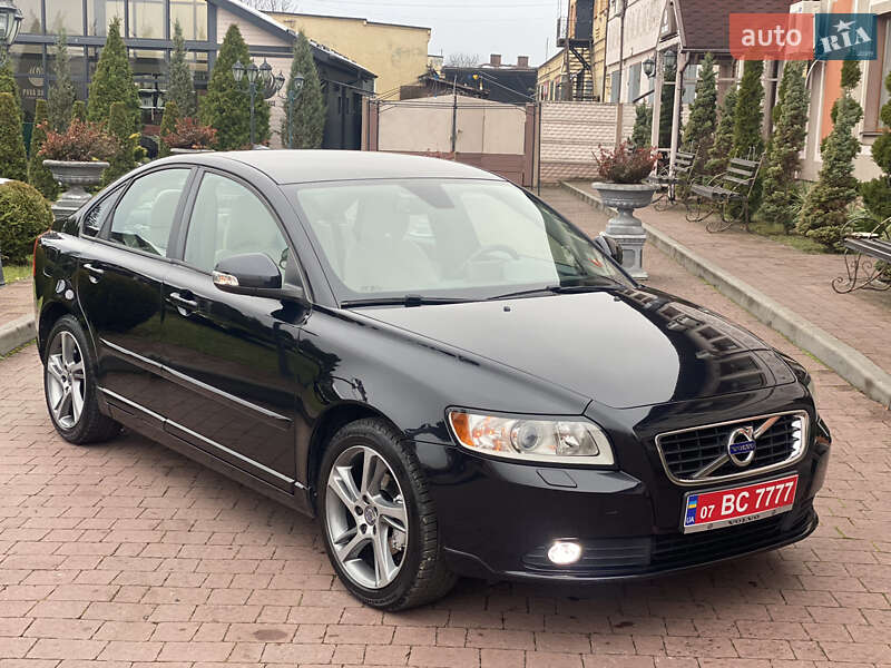 Седан Volvo S40 2011 в Стрию