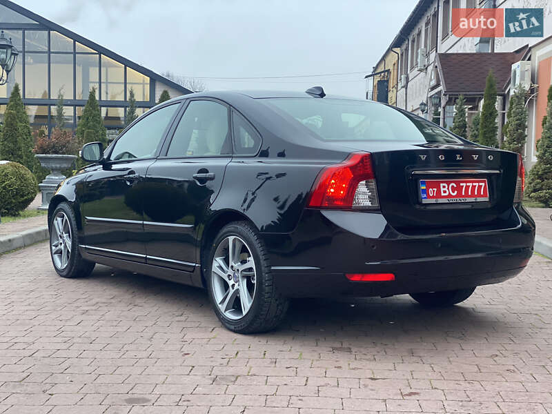 Седан Volvo S40 2011 в Стрию