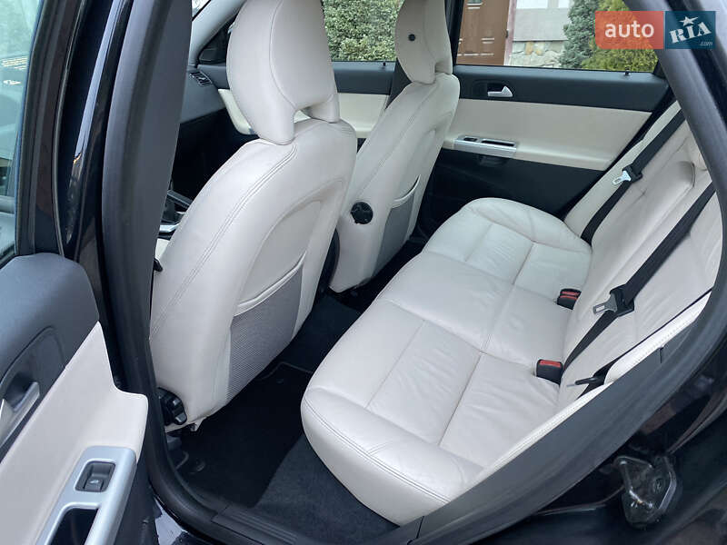 Седан Volvo S40 2011 в Стрию