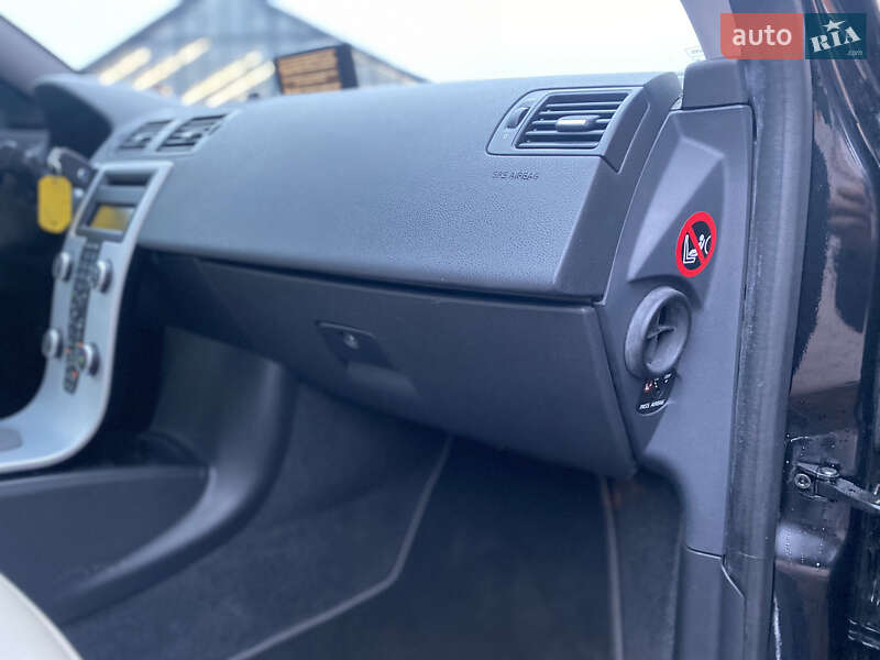 Седан Volvo S40 2011 в Стрию